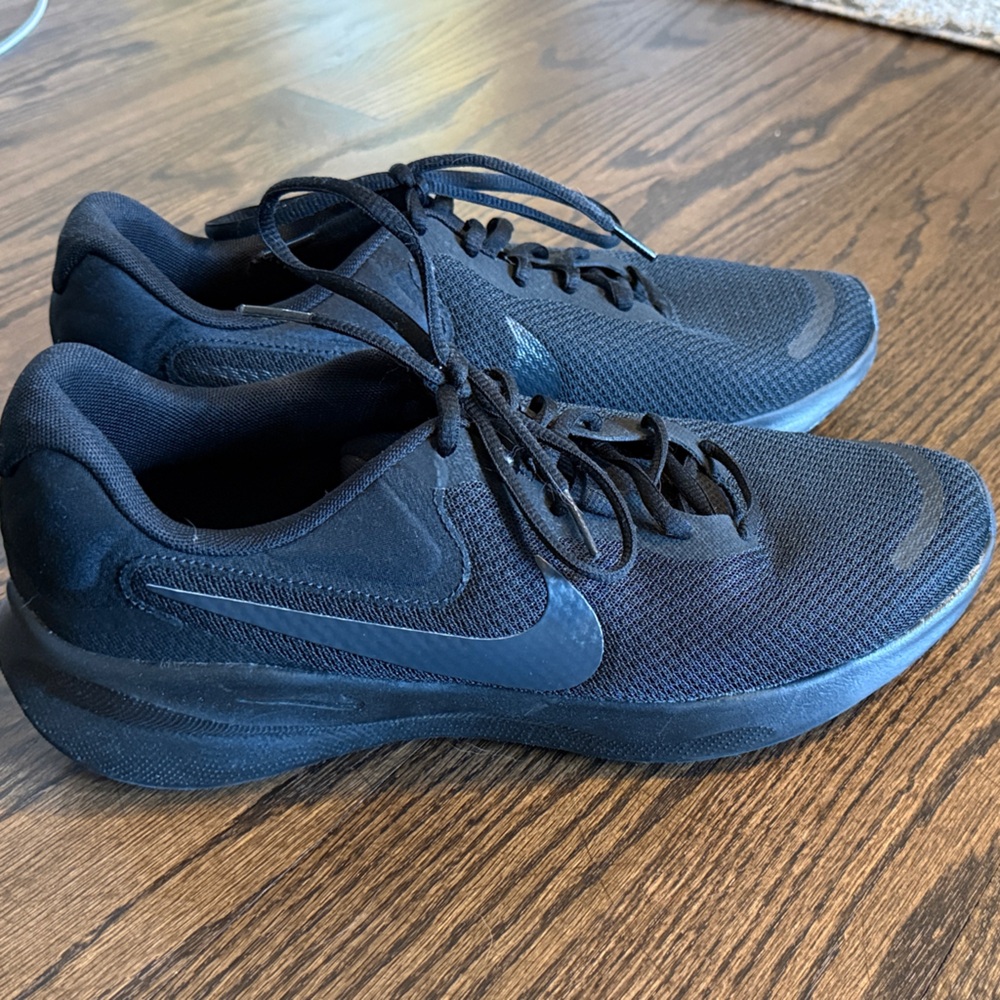 Nike Men's Black Athletic Sneakers